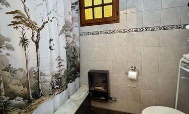 CASA EN VENTA 5 AMBIENTES MAS UN DPTO 3 AMBIENTES