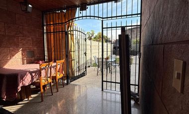 CASA EN VENTA 5 AMBIENTES MAS UN DPTO 3 AMBIENTES