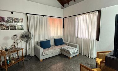 CASA EN VENTA 5 AMBIENTES MAS UN DPTO 3 AMBIENTES