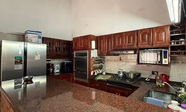 CASA EN VENTA 5 AMBIENTES MAS UN DPTO 3 AMBIENTES