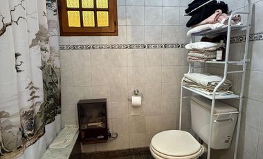 CASA EN VENTA 5 AMBIENTES MAS UN DPTO 3 AMBIENTES