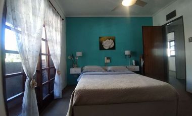 Venta Casa 4 Amb c/ Pileta Quincho, Local -Permuta