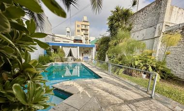 Venta Casa 4 Amb c/ Pileta Quincho, Local -Permuta