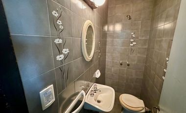 Venta Casa 4 Amb c/ Pileta Quincho, Local -Permuta