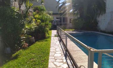 Venta Casa 4 Amb c/ Pileta Quincho, Local -Permuta