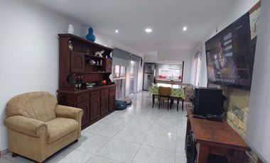 VENTA CASA 3 AMB,PARQUE Y PILETA LAS LOMAS MIRAMAR