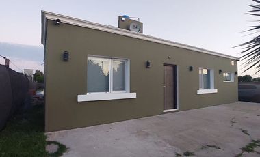 VENTA CASA 3 AMB,PARQUE Y PILETA LAS LOMAS MIRAMAR