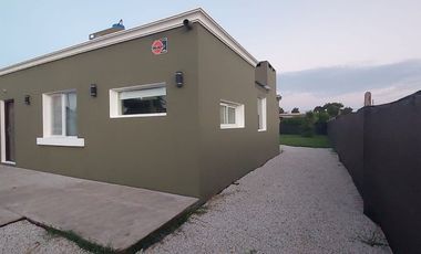 VENTA CASA 3 AMB,PARQUE Y PILETA LAS LOMAS MIRAMAR