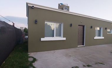 VENTA CASA 3 AMB,PARQUE Y PILETA LAS LOMAS MIRAMAR