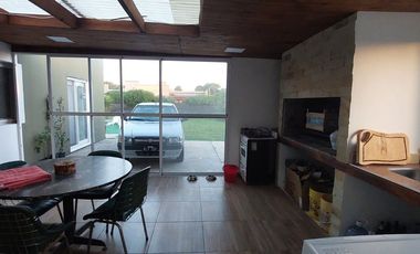 VENTA CASA 3 AMB,PARQUE Y PILETA LAS LOMAS MIRAMAR