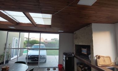 VENTA CASA 3 AMB,PARQUE Y PILETA LAS LOMAS MIRAMAR
