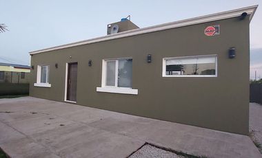 VENTA CASA 3 AMB,PARQUE Y PILETA LAS LOMAS MIRAMAR