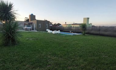 VENTA CASA 3 AMB,PARQUE Y PILETA LAS LOMAS MIRAMAR