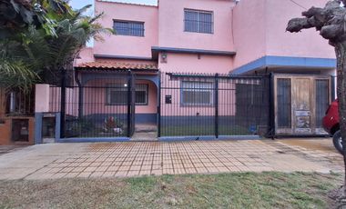 CASA 3 AMB. VENTA DON BOSCO  QUILMES CON QUINCHO