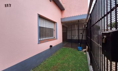 CASA 3 AMB. VENTA DON BOSCO  QUILMES CON QUINCHO