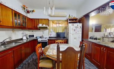 VENTA CASA 5 AMB CON PARRILLA Y COCHERA, WILDE