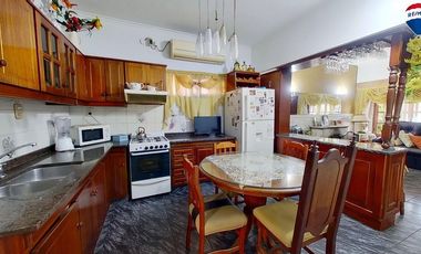 VENTA CASA 5 AMB CON PARRILLA Y COCHERA, WILDE