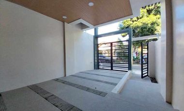 For Sale Modern Design Two (2) Storey Duplex House and Lot in Pilar Village Las