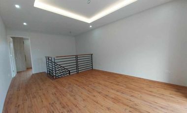 For Sale Pre-Selling Elegant Finished Three (3) Storey Triplex House and Lot in