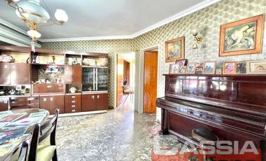 AMPLIO PISO COMPLETO EN PH PLANTA ALTA, 4 DESPACHOS, SALA ESPERA, DOS BAÑOS, TERRAZA, LAVADERO, COCINA