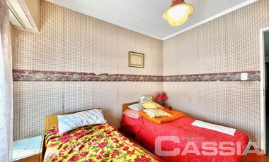 AMPLIO PISO COMPLETO EN PH PLANTA ALTA, 4 DESPACHOS, SALA ESPERA, DOS BAÑOS, TERRAZA, LAVADERO, COCINA