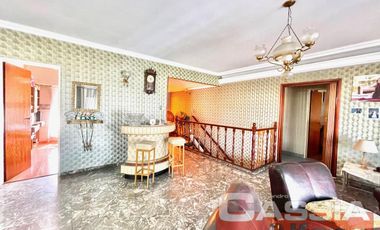 AMPLIO PISO COMPLETO EN PH PLANTA ALTA, 4 DESPACHOS, SALA ESPERA, DOS BAÑOS, TERRAZA, LAVADERO, COCINA