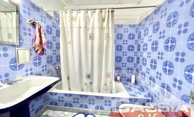 AMPLIO PISO COMPLETO EN PH PLANTA ALTA, 4 DESPACHOS, SALA ESPERA, DOS BAÑOS, TERRAZA, LAVADERO, COCINA