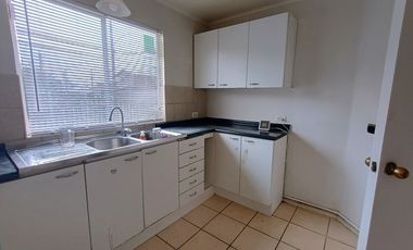 AMPLIA CASA EN SECTOR RESIDENCIAL DE VALDIVIA