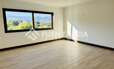 Casa en Venta en CC_ Camino el Toro, Lomas del Puangue