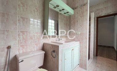4 Bedrooms 3 Bathrooms in East Pattaya
