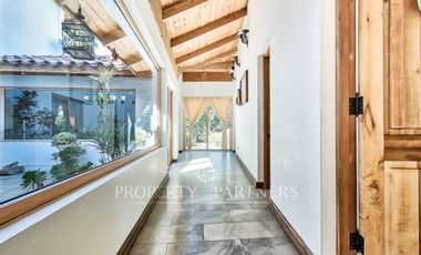 Exclusiva casa familiar de dos pisos con finas terminaciones en un excelente lugar para vivir