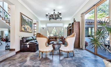 Exclusiva casa familiar de dos pisos con finas terminaciones en un excelente lugar para vivir