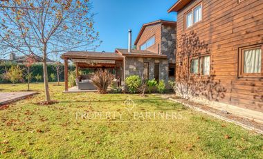 Casa en exclusivo Condominio, Camino El Oliveto