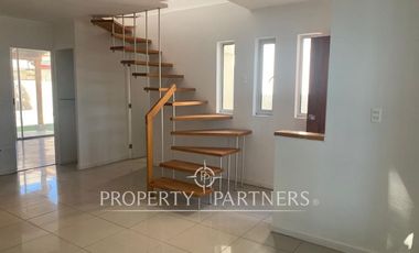 Moderna propiedad centrica en Peñaflor.