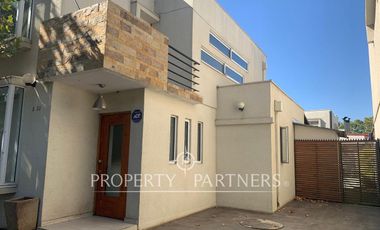 Moderna propiedad centrica en Peñaflor.