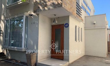 Moderna propiedad centrica en Peñaflor.