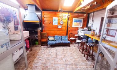 Casa en Esquina con Quincho en Peñaflor