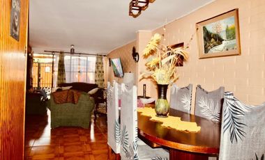 Casa en Esquina con Quincho en Peñaflor