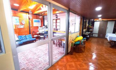 Casa en Esquina con Quincho en Peñaflor