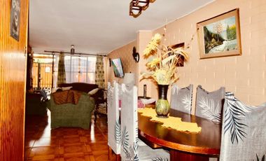 Casa en Esquina con Quincho en Peñaflor