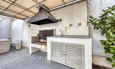 Venta Moderno departamento Gran vista, ubicación inmejorable en La Reina Central.