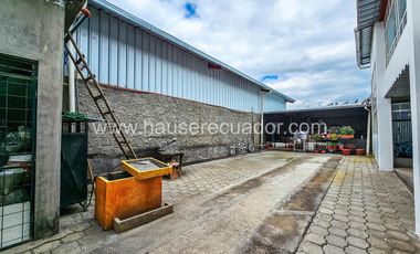 Terreno de 895 m² en venta al norte de Latacunga, ideal para industria, bodega o desarrollo mixto