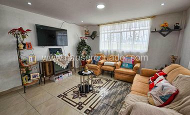 Terreno de 895 m² en venta al norte de Latacunga, ideal para industria, bodega o desarrollo mixto