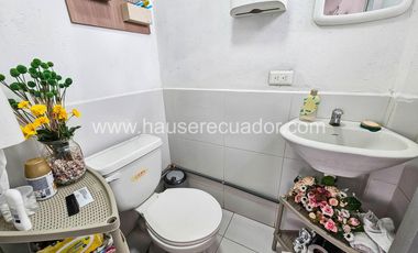 Terreno de 895 m² en venta al norte de Latacunga, ideal para industria, bodega o desarrollo mixto