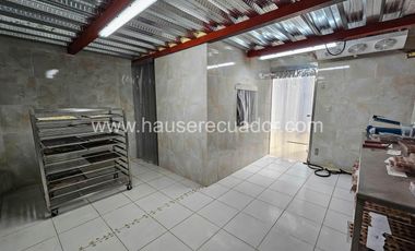 Terreno de 895 m² en venta al norte de Latacunga, ideal para industria, bodega o desarrollo mixto