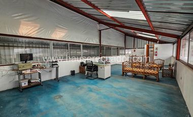 Terreno de 895 m² en venta al norte de Latacunga, ideal para industria, bodega o desarrollo mixto