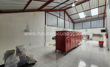 Terreno de 895 m² en venta al norte de Latacunga, ideal para industria, bodega o desarrollo mixto