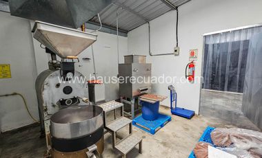 Terreno de 895 m² en venta al norte de Latacunga, ideal para industria, bodega o desarrollo mixto