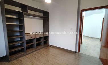 Vive en tranquilidad: Casa en urbanización segura con canchas, BBQ y sala comunal en Sangolquí