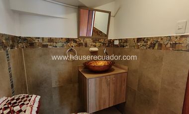 Vive en tranquilidad: Casa en urbanización segura con canchas, BBQ y sala comunal en Sangolquí